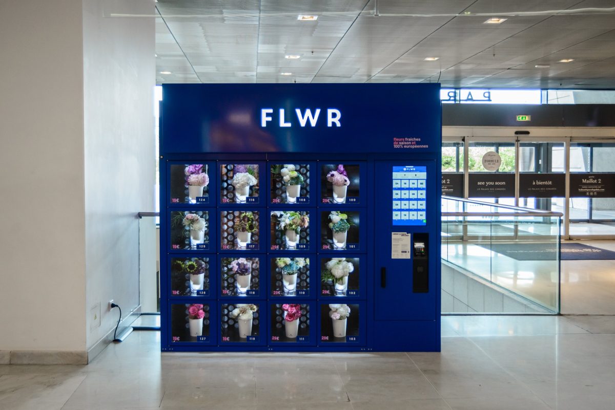 Le kiosque FLWR Porte Maillot au Palais des Congrès, avec ses bouquets à 19 et 29 euros