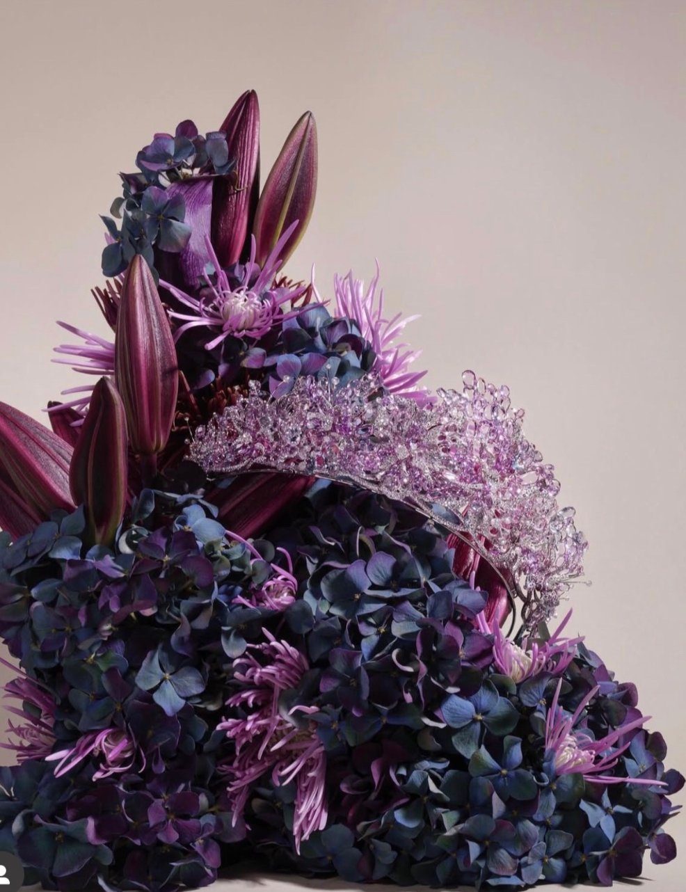Direction artistique florale FLWR Pro - composition pour shooting joaillerie avec hortensias